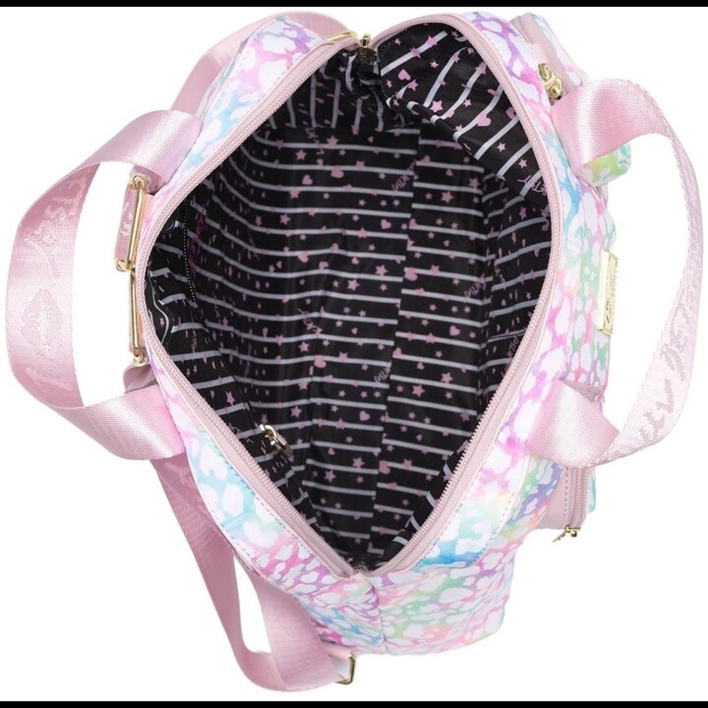 💕🌼 Luv Betsy Johnson Quilted Backpack - Picture 6 of 9